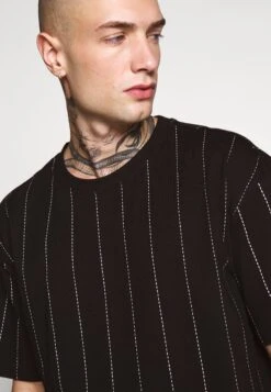 URBAN CLASSICS Oversized Tee - T-Shirt Imprimé - Black 11 URBAN CLASSICS Oversized Tee - T-Shirt Imprimé - Black -Tenue Sport Homme Magasin 0938cf4ab707486b8256e4fd0ae54379