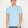 Lacoste Plus - T-Shirt Basique - Panorama 2 Lacoste Plus - T-Shirt Basique - Panorama -Tenue Sport Homme Magasin 16babae4ab4c4b94a53186d95e8f9a6d