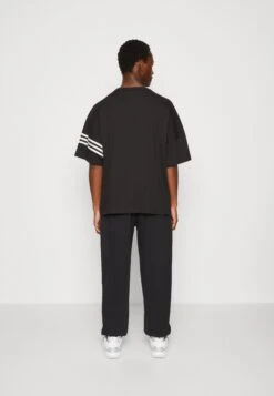 Adidas Originals New Tee - T-Shirt Imprimé - Black 10 Adidas Originals New Tee - T-Shirt Imprimé - Black -Tenue Sport Homme Magasin 40d59b36a6cf4cdb85dbef26cb540204