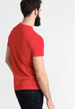 Lacoste T-Shirt Basique - Rouge -Tenue Sport Homme Magasin 59992640ea9f4768bf20a6ae72d9dd1b