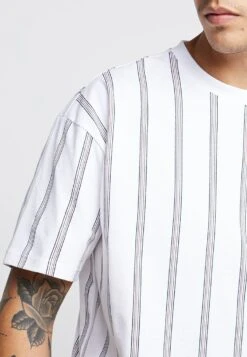 URBAN CLASSICS Heavy Oversized Stripe Tee - T-Shirt Imprimé - White/Navy -Tenue Sport Homme Magasin af7bb200d3d9424c826e00145225d749