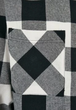 URBAN CLASSICS Chemise - Black White 11 URBAN CLASSICS Chemise - Black White -Tenue Sport Homme Magasin c4e33620838642c982ff8e8b9f74d986