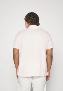 Lacoste Plus - Polo - Flamingo -Tenue Sport Homme Magasin c67edf1f0e5d419f8b990b03e9327076