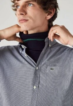 Lacoste Chemise - Weiß / Navy Blau -Tenue Sport Homme Magasin d8fa40cce2d54868a07a3eac6707d7a3