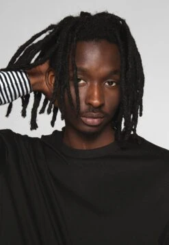 URBAN CLASSICS Double Layer Striped Tee - T-Shirt À Manches Longues - Black -Tenue Sport Homme Magasin fdf3d2d22f5849abaa76e0339f9af9a6